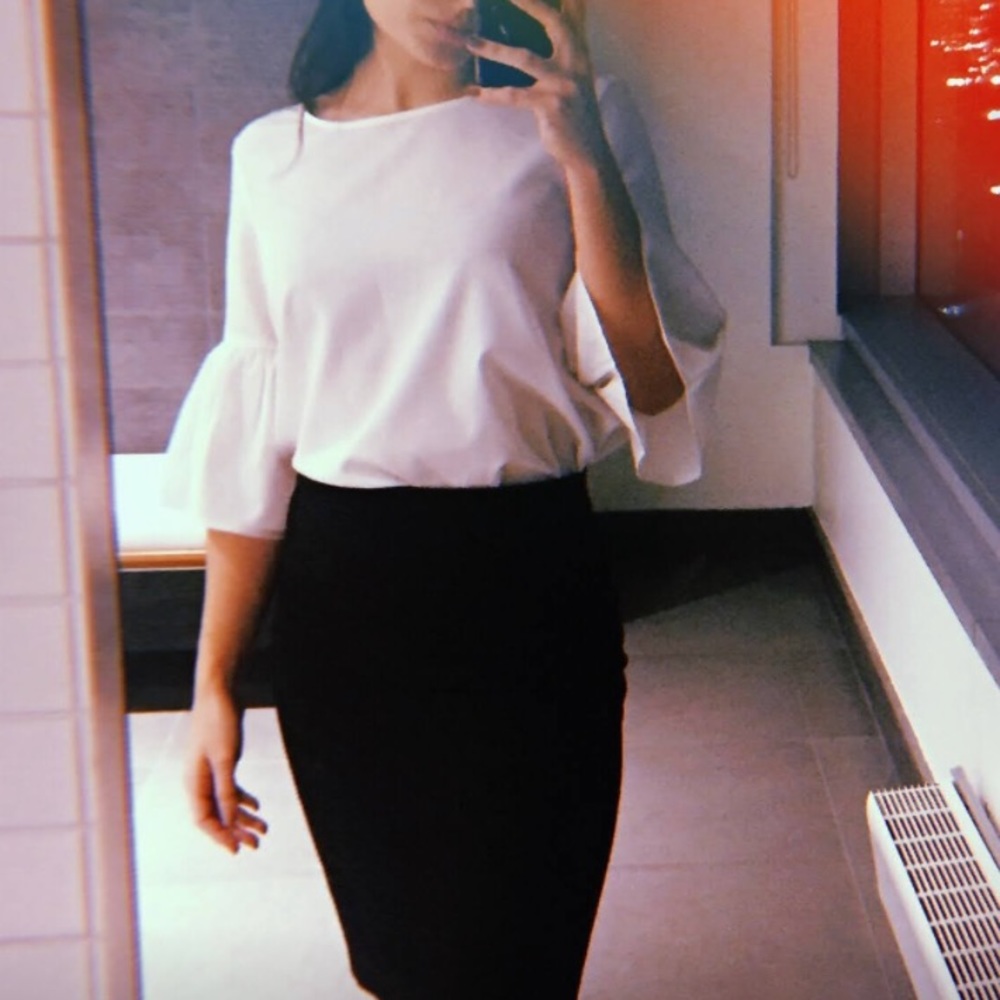 White flowy wide arm blouse w back detail